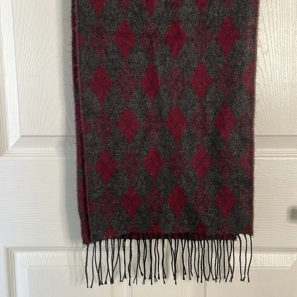 Geoffrey Beene argyle print fringe scarf